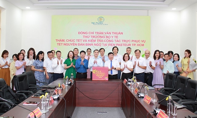 Thứ trưởng Bộ Y tế Trần Văn Thuấn thăm, kiểm tra và chúc Tết các cơ sở y tế tại Đồng Nai và TPHCM- Ảnh 7.