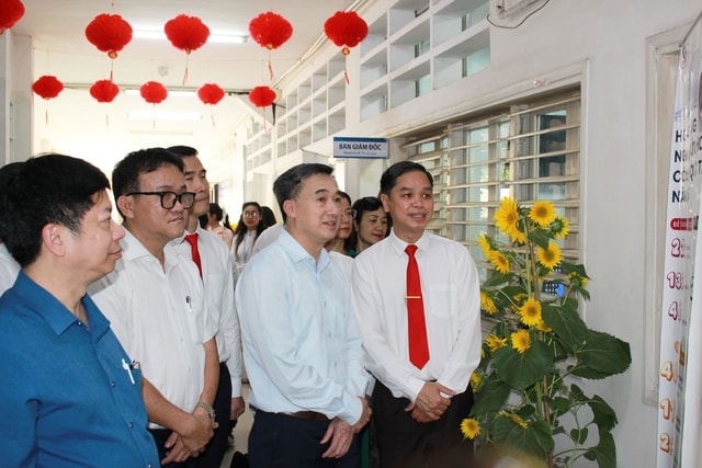 Thứ trưởng Bộ Y tế Trần Văn Thuấn thăm, kiểm tra và chúc Tết các cơ sở y tế tại Đồng Nai và TPHCM- Ảnh 10.