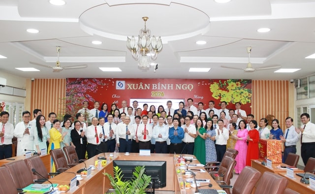 Thứ trưởng Bộ Y tế Trần Văn Thuấn thăm, kiểm tra và chúc Tết các cơ sở y tế tại Đồng Nai và TPHCM- Ảnh 11.