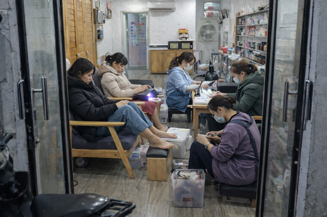 Thợ làm nail quên ăn, thức xuyên đêm làm đẹp cho khách đón Tết- Ảnh 3.