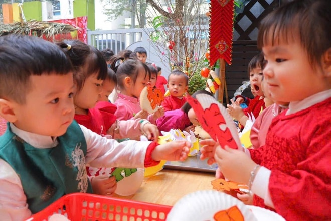 Học sinh Thủ đô rộn ràng trải nghiệm Tết Việt ngay tại sân trường- Ảnh 2.