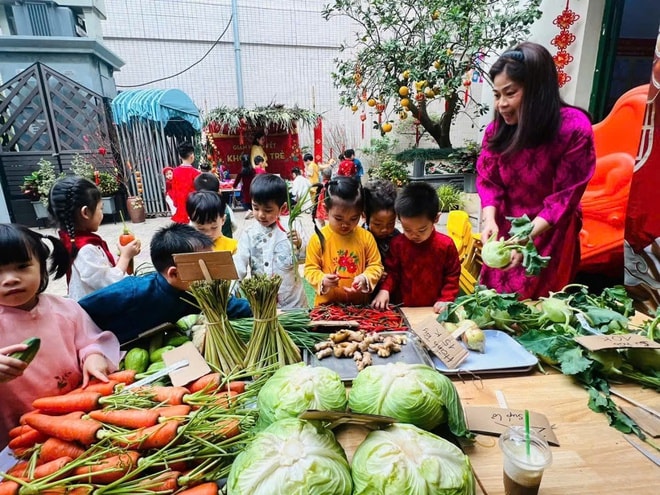 Học sinh Thủ đô rộn ràng trải nghiệm Tết Việt ngay tại sân trường- Ảnh 3.