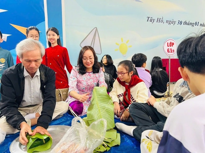 Học sinh Thủ đô rộn ràng trải nghiệm Tết Việt ngay tại sân trường- Ảnh 6.