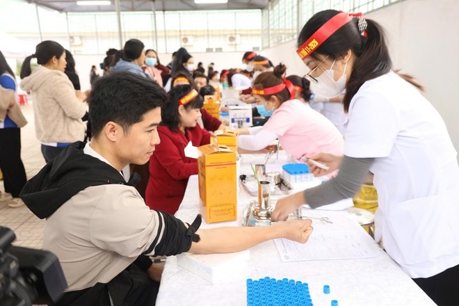 'Giọt hồng Blouse trắng' lan tỏa nghĩa cử cao đẹp hiến máu cứu người- Ảnh 5. 'Giọt hồng Blouse trắng' lan tỏa nghĩa cử cao đẹp hiến máu cứu người- Ảnh 5.