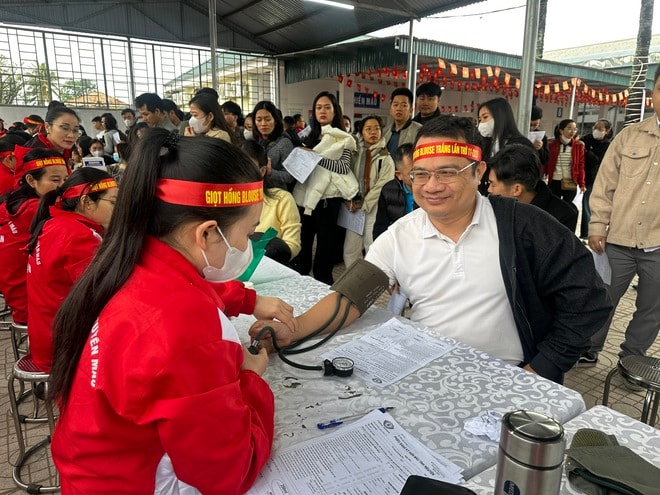 'Giọt hồng Blouse trắng' lan tỏa nghĩa cử cao đẹp hiến máu cứu người- Ảnh 6. 'Giọt hồng Blouse trắng' lan tỏa nghĩa cử cao đẹp hiến máu cứu người- Ảnh 6.