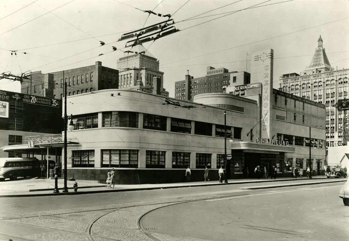 Trạm xe buýt Greyhound ở Cincinnati năm 1945, bị phá dỡ vào những năm 1970. (Ảnh: Bloomberg)