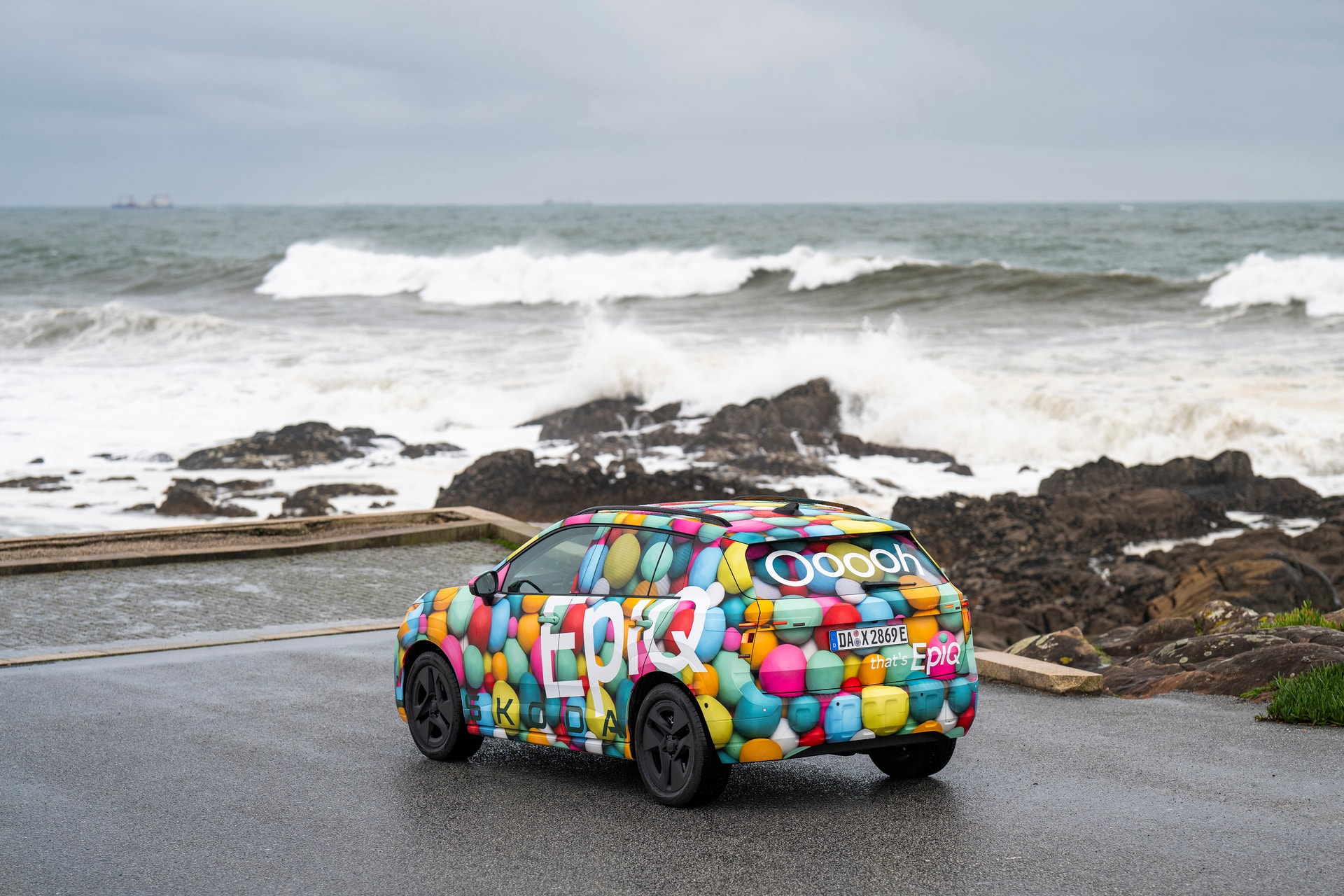 Xe có 9 túi khí, bao gồm túi khí trung tâm đặt giữa hai ghế trước.