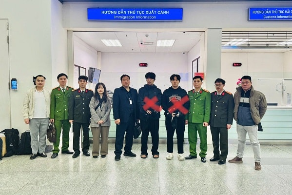 Bắt giữ, bàn giao 2 đối tượng truy nã đỏ của Interpol cho Hàn Quốc- Ảnh 2.