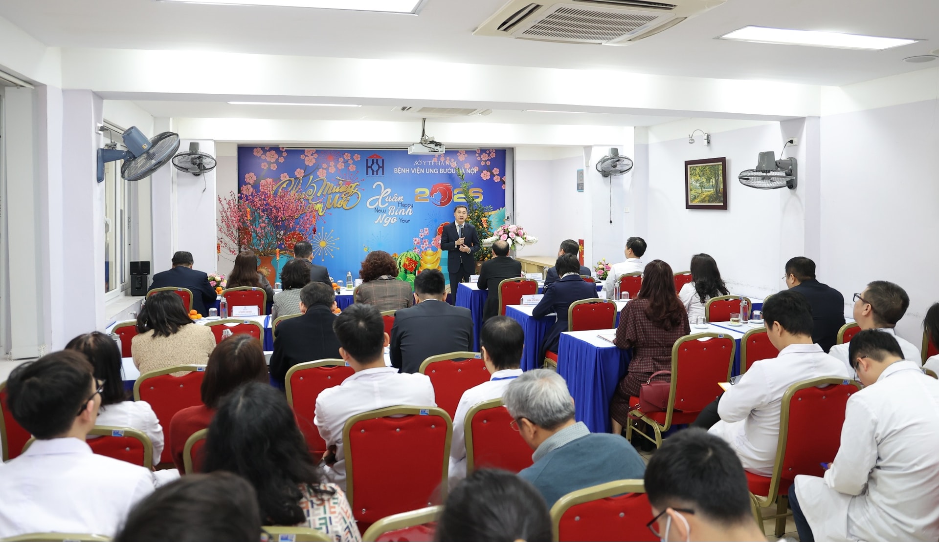 Thứ trưởng Trần Văn Thuấn thăm, kiểm tra công tác y tế dịp Tết Bính Ngọ tại 3 bệnh viện của Hà Nội- Ảnh 6. Thứ trưởng Trần Văn Thuấn thăm, kiểm tra công tác y tế dịp Tết Bính Ngọ tại 3 bệnh viện của Hà Nội- Ảnh 6.