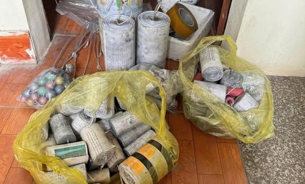 Nhóm học sinh lớp 11 tự sản xuất pháo rồi bán trên mạng dưới danh nghĩa 'quà Tết'- Ảnh 1.