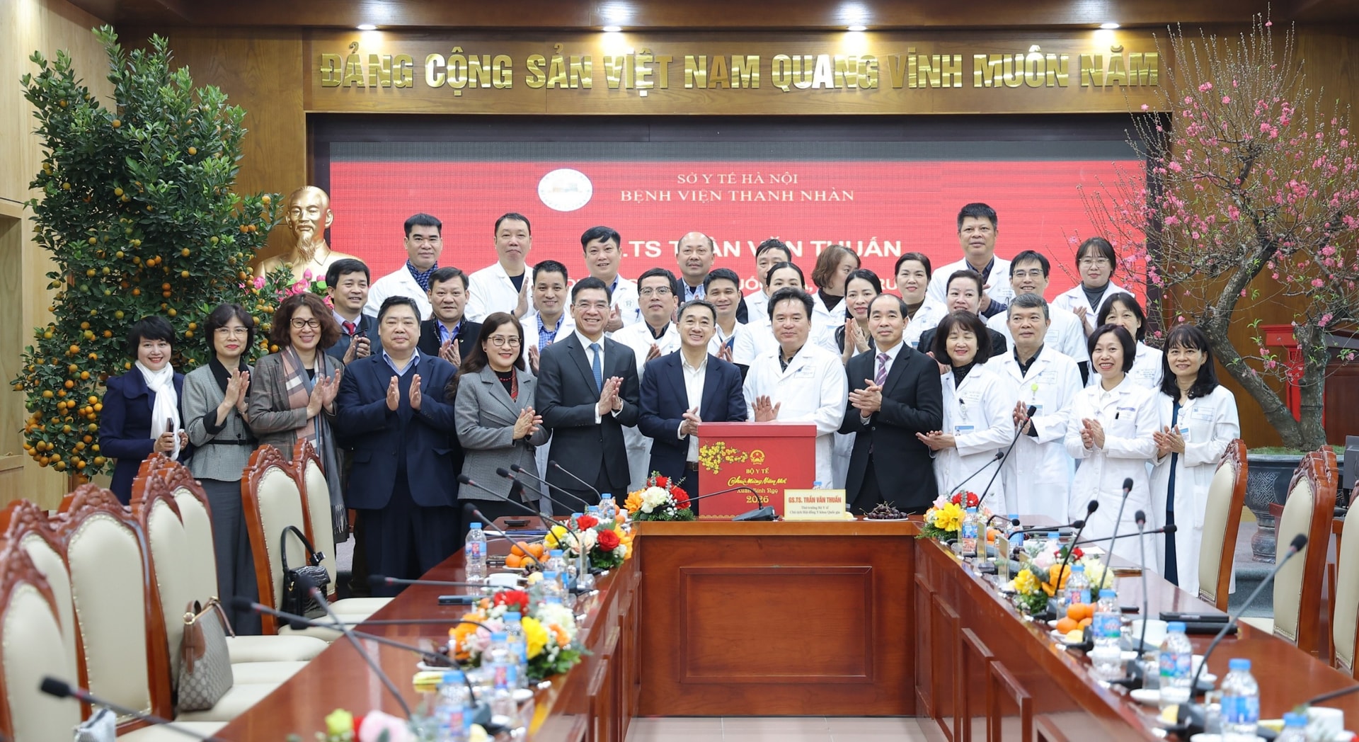 Thứ trưởng Trần Văn Thuấn thăm, kiểm tra công tác y tế dịp Tết Bính Ngọ tại 3 bệnh viện của Hà Nội- Ảnh 4. Thứ trưởng Trần Văn Thuấn thăm, kiểm tra công tác y tế dịp Tết Bính Ngọ tại 3 bệnh viện của Hà Nội- Ảnh 4.