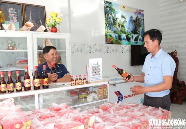 Cận Tết, làng nước mắm truyền thống Cà Ná tất bật sản xuất trong nỗi lo sức mua giảm- Ảnh 3.