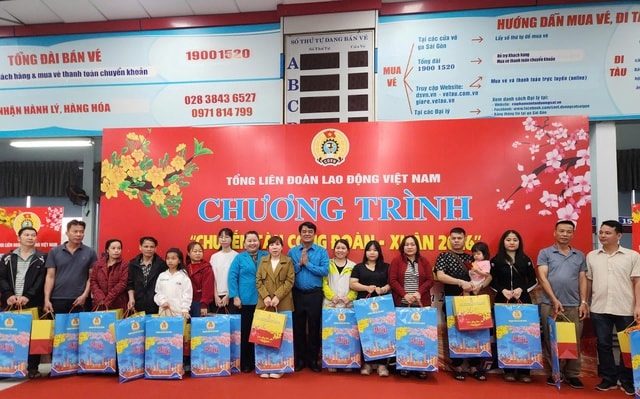 TPHCM hỗ trợ 8.000 vé cho đoàn viên, người lao động về quê đón Tết- Ảnh 1.