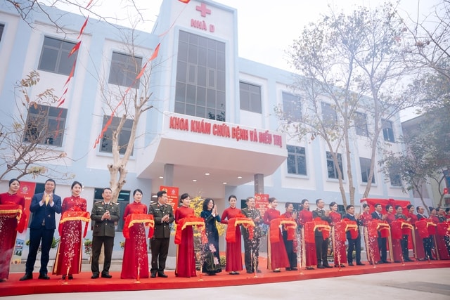 Trung tâm Y tế Tương Dương khánh thành tòa nhà khám chữa bệnh mới, nhận ngay gói tài trợ 'khủng' của Sun Group- Ảnh 1. Trung tâm Y tế Tương Dương khánh thành tòa nhà khám chữa bệnh mới, nhận ngay gói tài trợ 'khủng' của Sun Group- Ảnh 1.