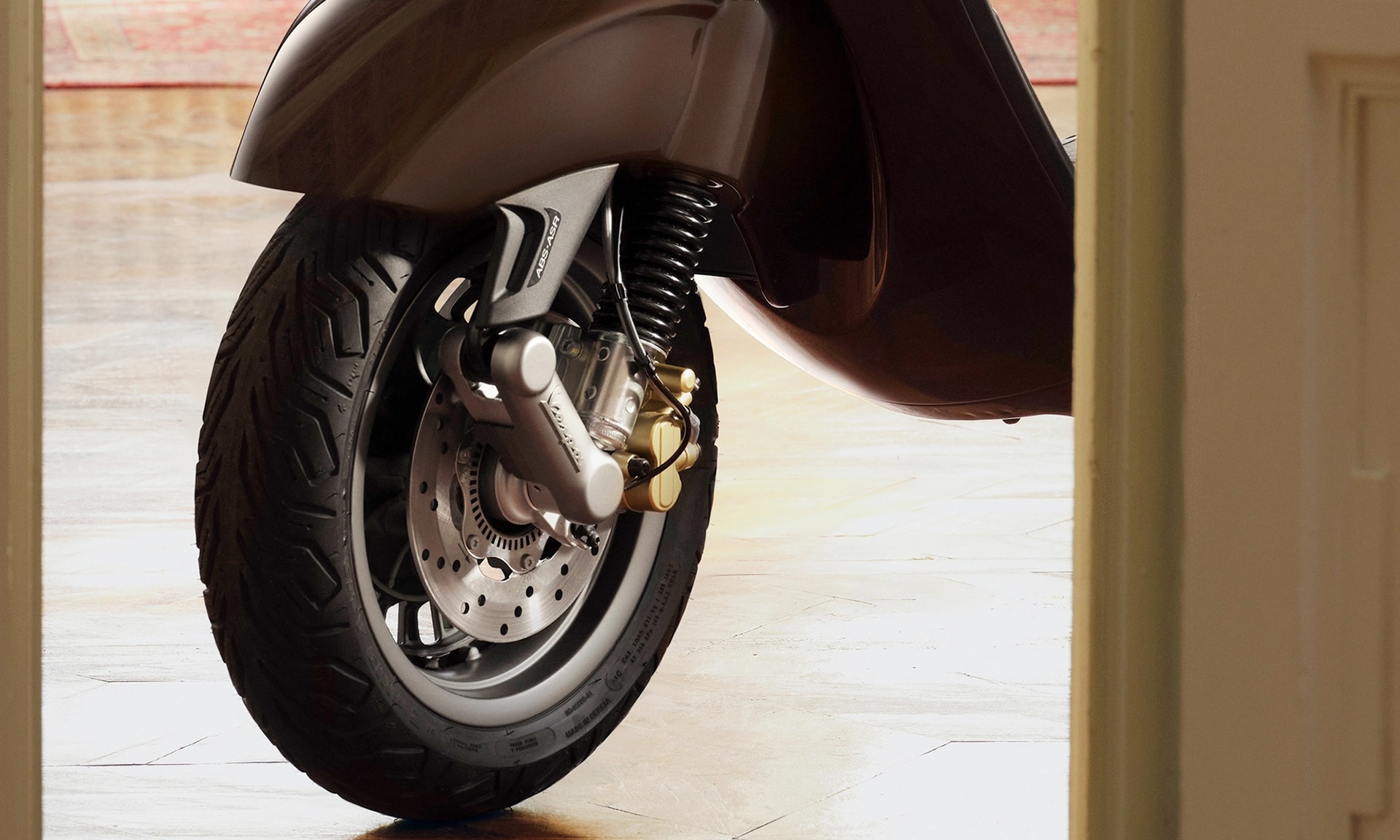 Vespa 946 phiên bản năm Ngựa ra mắt, giá dự kiến gần 500 triệu đồng - 3