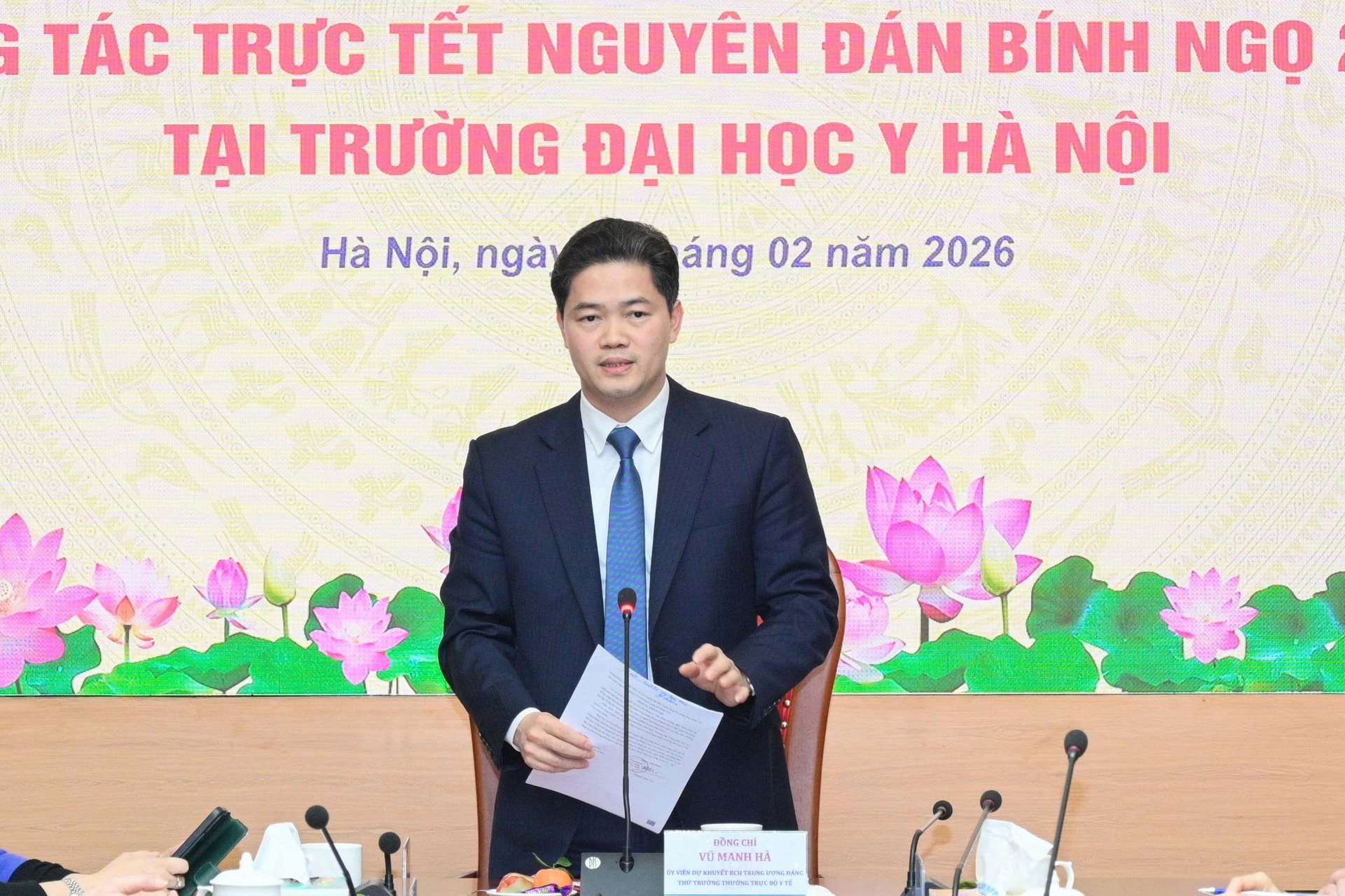 Thứ trưởng Thường trực Bộ Y tế Vũ Mạnh Hà thăm, chúc Tết Trường và Bệnh viện Đại học Y Hà Nội- Ảnh 3.