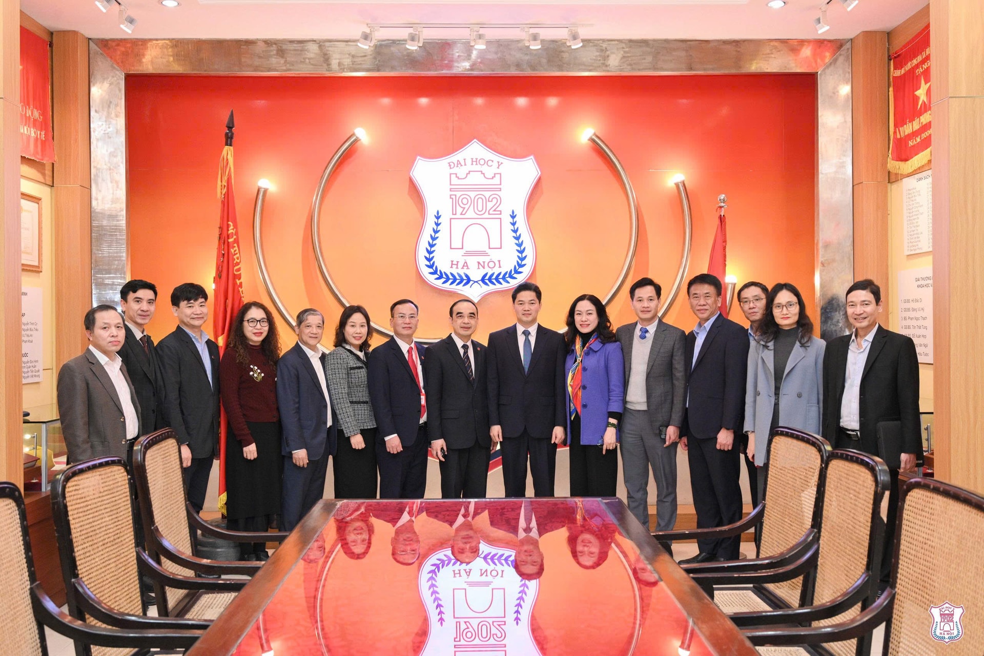 Thứ trưởng Thường trực Bộ Y tế Vũ Mạnh Hà thăm, chúc Tết Trường và Bệnh viện Đại học Y Hà Nội- Ảnh 1.