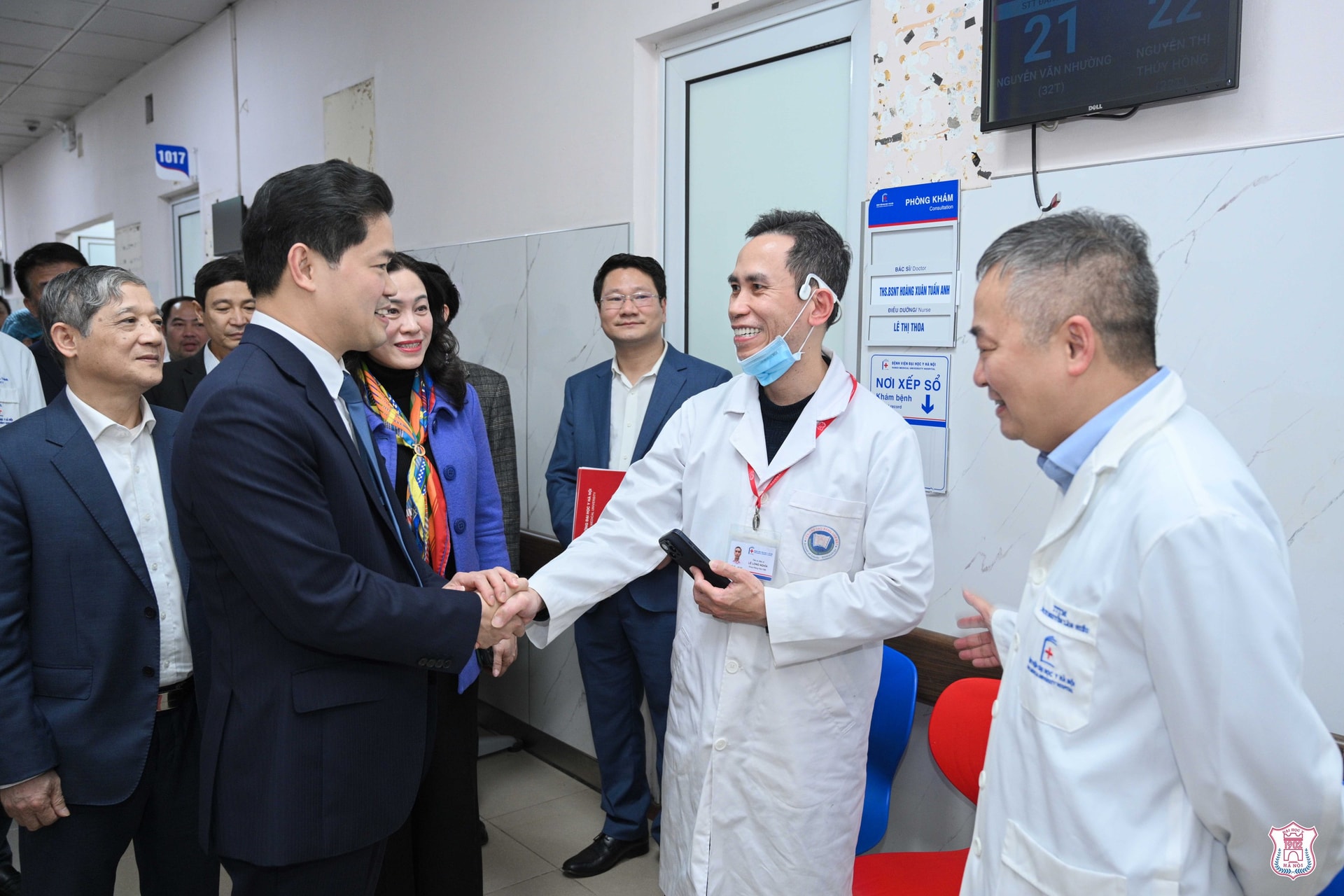 Thứ trưởng Thường trực Bộ Y tế Vũ Mạnh Hà thăm, chúc Tết Trường và Bệnh viện Đại học Y Hà Nội- Ảnh 6.