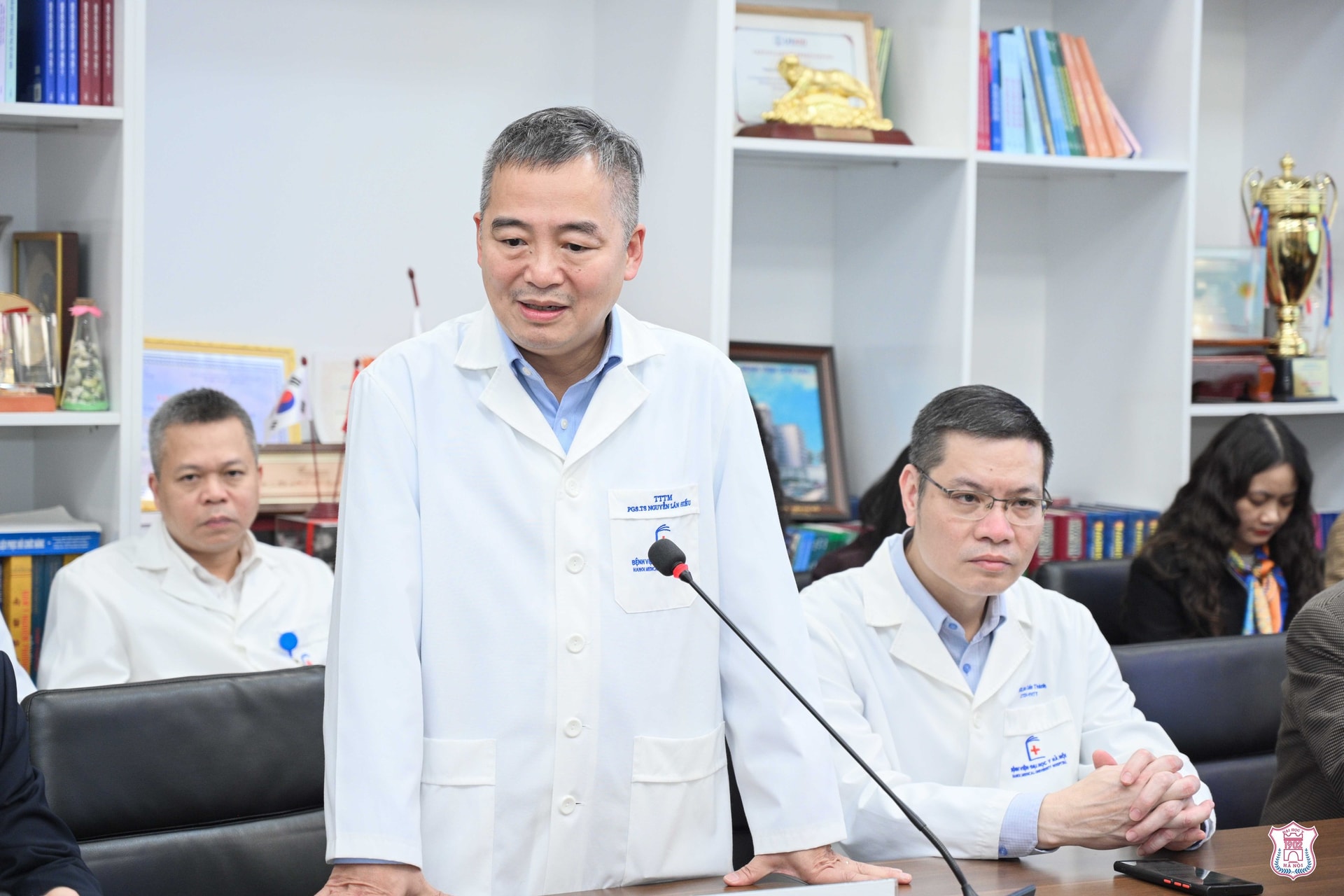 Thứ trưởng Thường trực Bộ Y tế Vũ Mạnh Hà thăm, chúc Tết Trường và Bệnh viện Đại học Y Hà Nội- Ảnh 7.