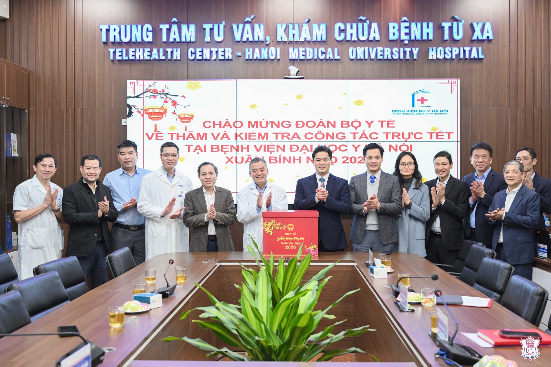 Thứ trưởng Thường trực Bộ Y tế Vũ Mạnh Hà thăm, chúc Tết Trường và Bệnh viện Đại học Y Hà Nội- Ảnh 8.