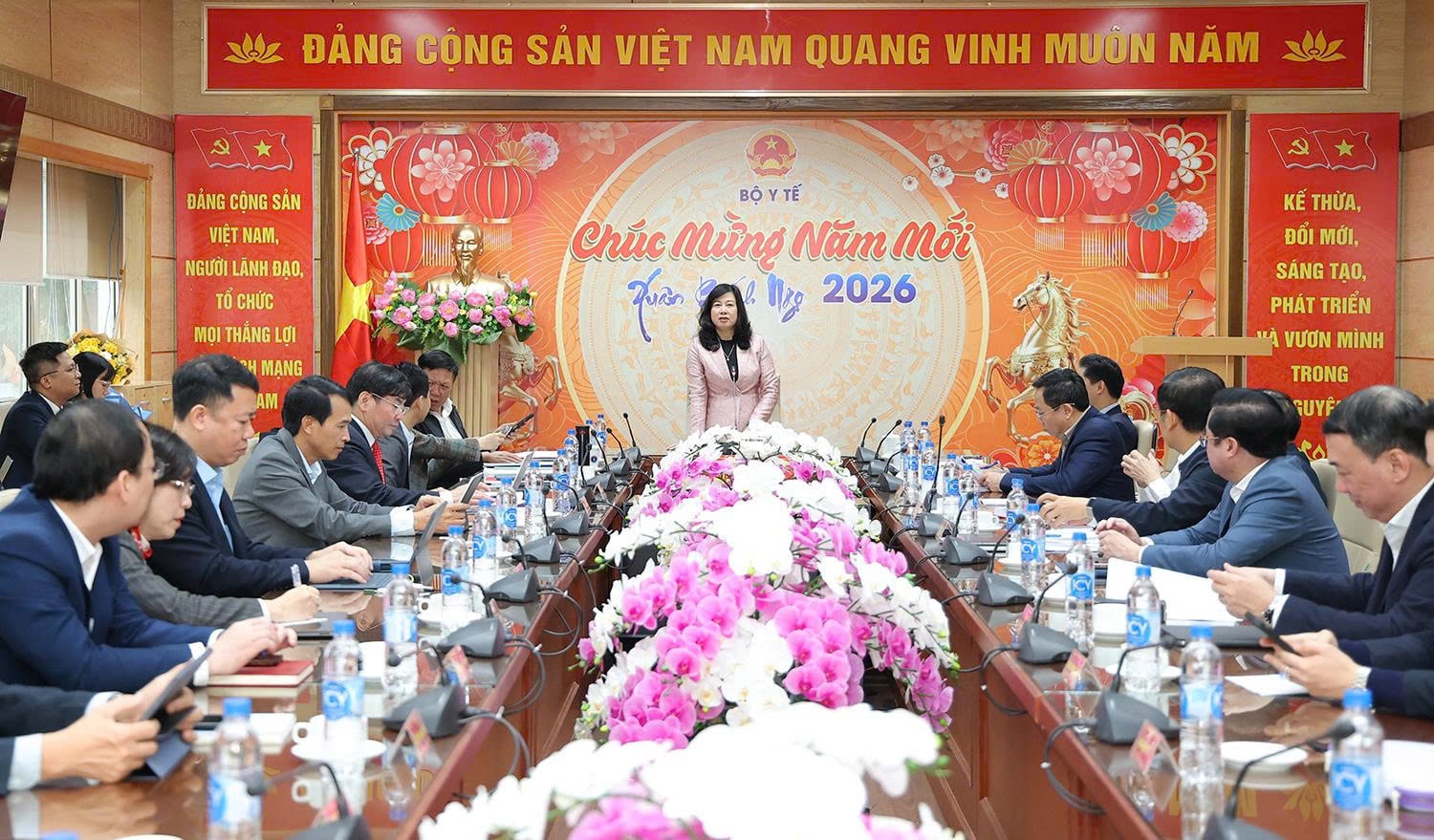 Bộ trưởng Đào Hồng Lan trao quyết định bổ nhiệm lại Tổng Biên tập Báo Sức khoẻ và Đời sống, bổ nhiệm lãnh đạo Vụ Pháp chế, Hội đồng Y khoa Quốc gia- Ảnh 5. Bộ trưởng Đào Hồng Lan trao quyết định bổ nhiệm lại Tổng Biên tập Báo Sức khoẻ và Đời sống, bổ nhiệm lãnh đạo Vụ Pháp chế, Hội đồng Y khoa Quốc gia- Ảnh 5.