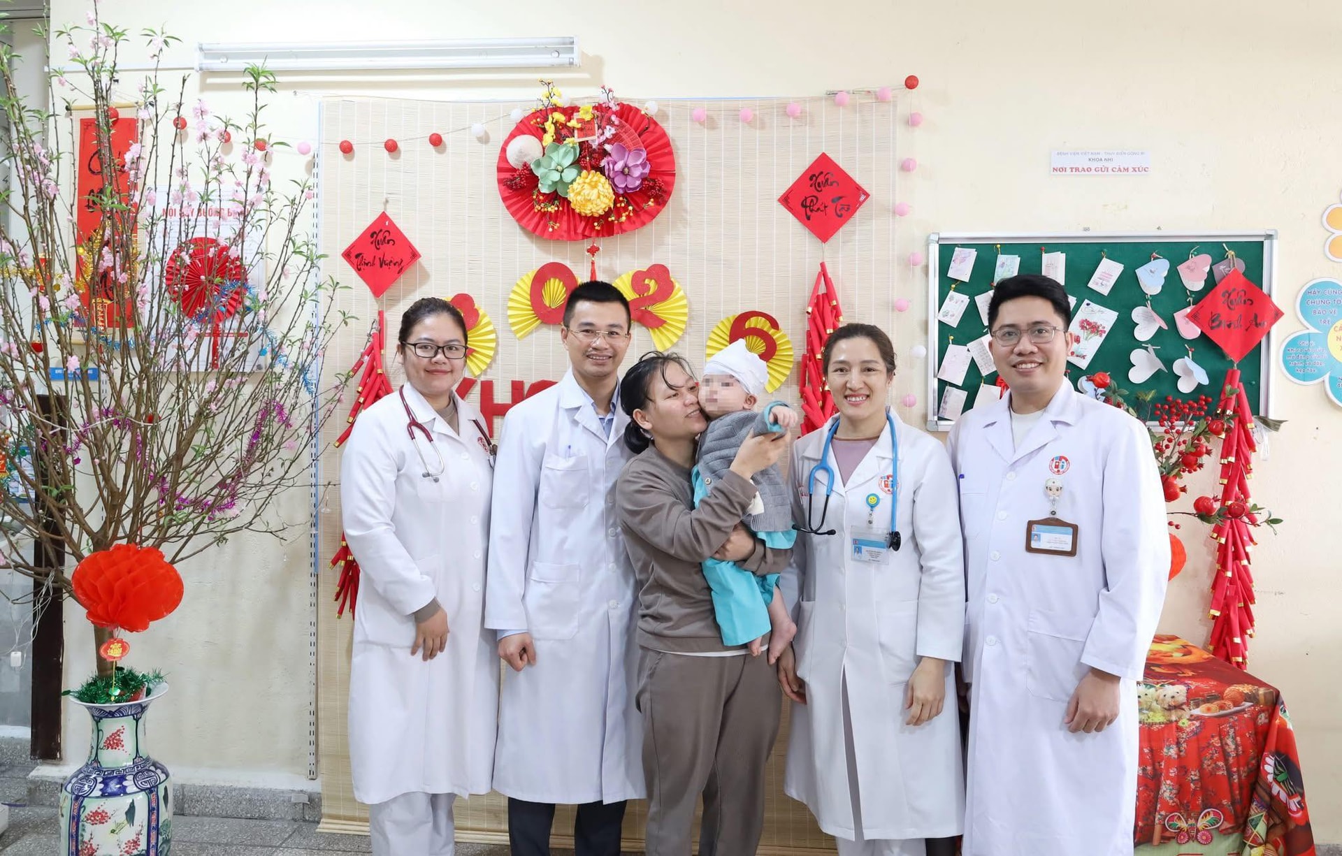 Tai nạn khi đang tập đi, bé trai 8 tháng tuổi bị tụ máu não nguy kịch- Ảnh 1. Tai nạn khi đang tập đi, bé trai 8 tháng tuổi bị tụ máu não nguy kịch- Ảnh 1.