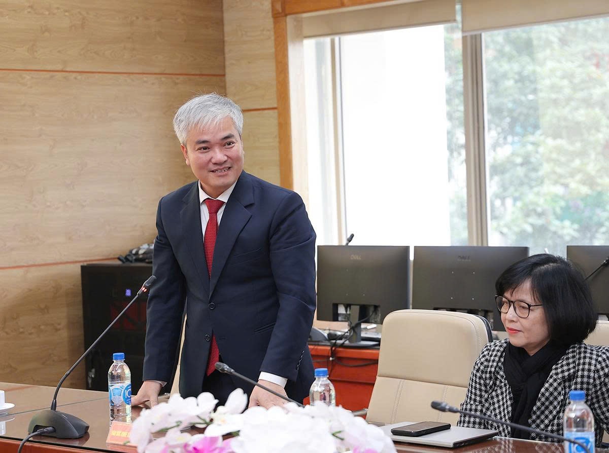 Bộ trưởng Đào Hồng Lan trao quyết định bổ nhiệm lại Tổng Biên tập Báo Sức khoẻ và Đời sống, bổ nhiệm lãnh đạo Vụ Pháp chế, Hội đồng Y khoa Quốc gia- Ảnh 6. Bộ trưởng Đào Hồng Lan trao quyết định bổ nhiệm lại Tổng Biên tập Báo Sức khoẻ và Đời sống, bổ nhiệm lãnh đạo Vụ Pháp chế, Hội đồng Y khoa Quốc gia- Ảnh 6.