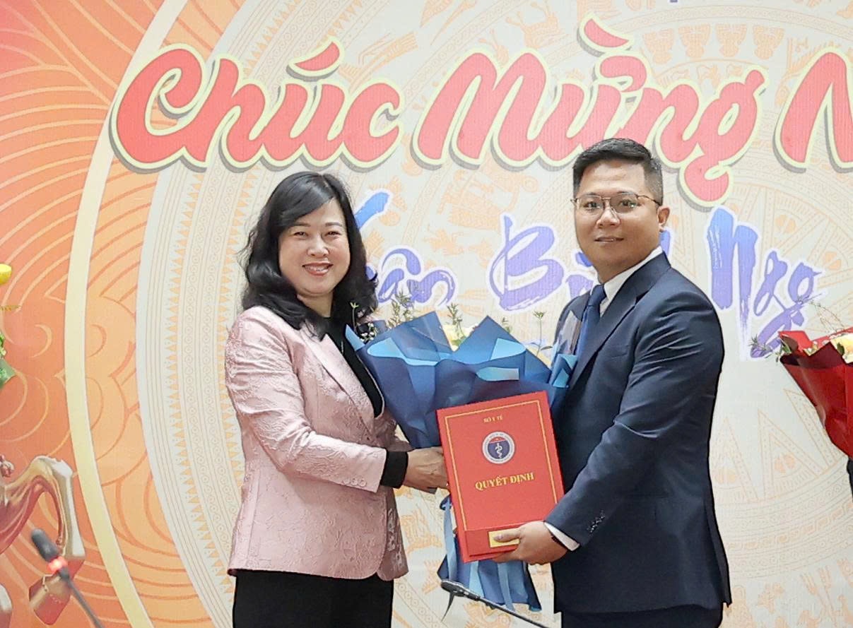 Bộ trưởng Đào Hồng Lan trao quyết định bổ nhiệm lại Tổng Biên tập Báo Sức khoẻ và Đời sống, bổ nhiệm lãnh đạo Vụ Pháp chế, Hội đồng Y khoa Quốc gia- Ảnh 2. Bộ trưởng Đào Hồng Lan trao quyết định bổ nhiệm lại Tổng Biên tập Báo Sức khoẻ và Đời sống, bổ nhiệm lãnh đạo Vụ Pháp chế, Hội đồng Y khoa Quốc gia- Ảnh 2.