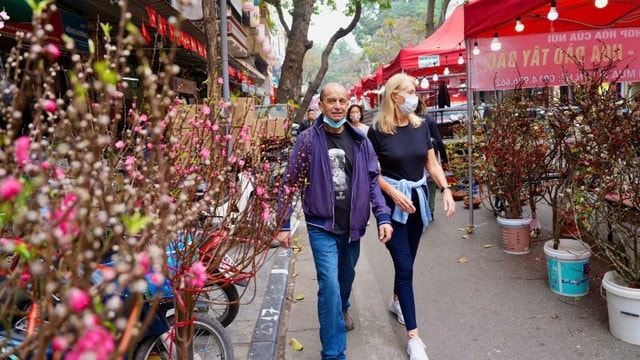 Miền Bắc mưa nhỏ rải rác do không khí lạnh tăng cường yếu, trưa chiều hửng nắng- Ảnh 1.