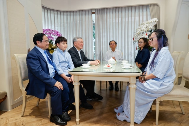 Thủ tướng dâng hương các cố lãnh đạo Đảng, Nhà nước và thăm, chúc Tết nguyên lãnh đạo Đảng, Nhà nước- Ảnh 3. Thủ tướng dâng hương các cố lãnh đạo Đảng, Nhà nước và thăm, chúc Tết nguyên lãnh đạo Đảng, Nhà nước- Ảnh 3.