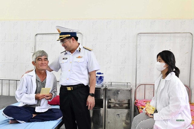 Vùng 5 Hải quân tri ân gia đình chính sách dịp Tết Bính Ngọ 2026- Ảnh 3.