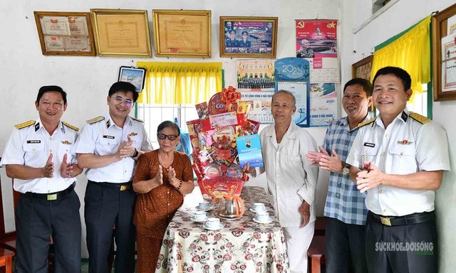 Vùng 5 Hải quân tri ân gia đình chính sách dịp Tết Bính Ngọ 2026- Ảnh 2.