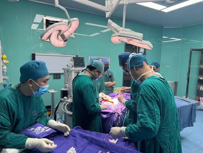 Hội chẩn liên viện trong đêm, cứu sống bệnh nhi 5 tuổi chấn thương sọ não nặng- Ảnh 1.