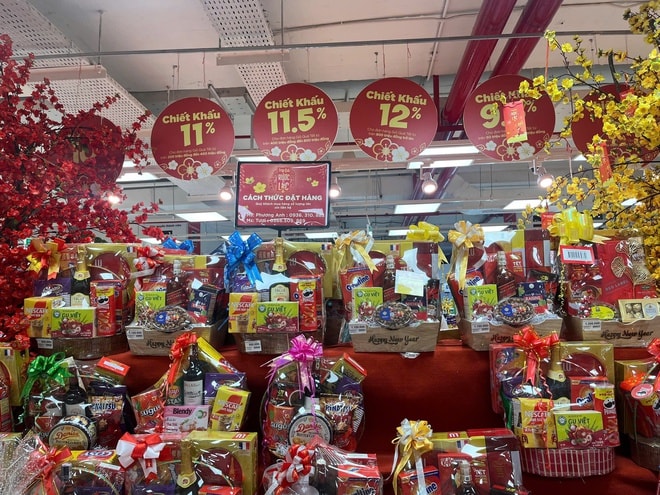 Siêu thị rực rỡ sắc xuân, người dân tấp nập mua sắm dịp cận Tết- Ảnh 10.