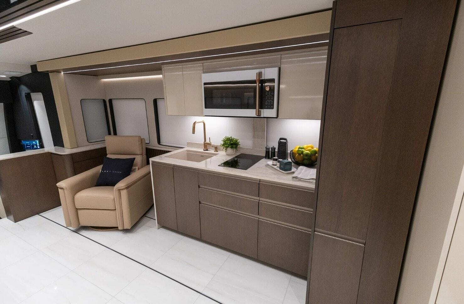 Khám phá nhà di động Loki Prevost sang trọng, giá 54 tỷ đồng - 7