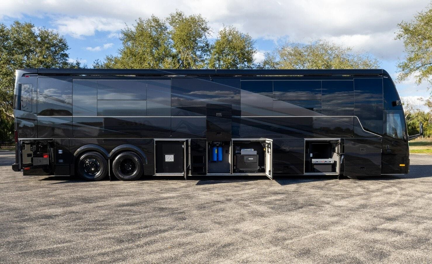 Khám phá nhà di động Loki Prevost sang trọng, giá 54 tỷ đồng - 3