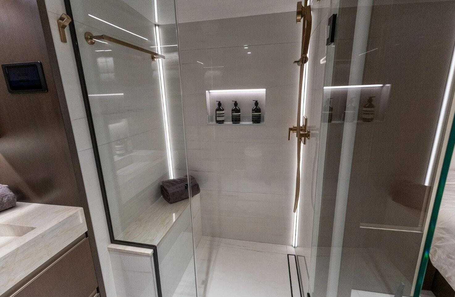 Khám phá nhà di động Loki Prevost sang trọng, giá 54 tỷ đồng - 10