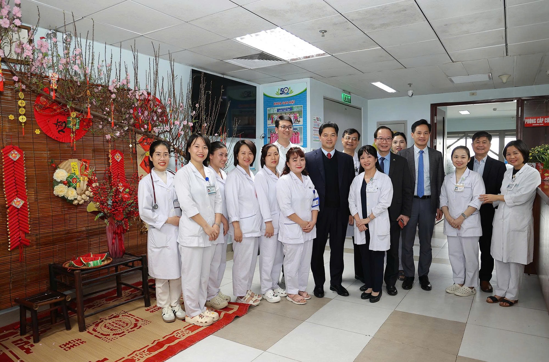 Thứ trưởng Thường trực Vũ Mạnh Hà thăm, chúc Tết, kiểm tra công tác khám chữa bệnh tại Bệnh viện Nhi và Mắt TW- Ảnh 4. Thứ trưởng Thường trực Vũ Mạnh Hà thăm, chúc Tết, kiểm tra công tác khám chữa bệnh tại Bệnh viện Nhi và Mắt TW- Ảnh 4.