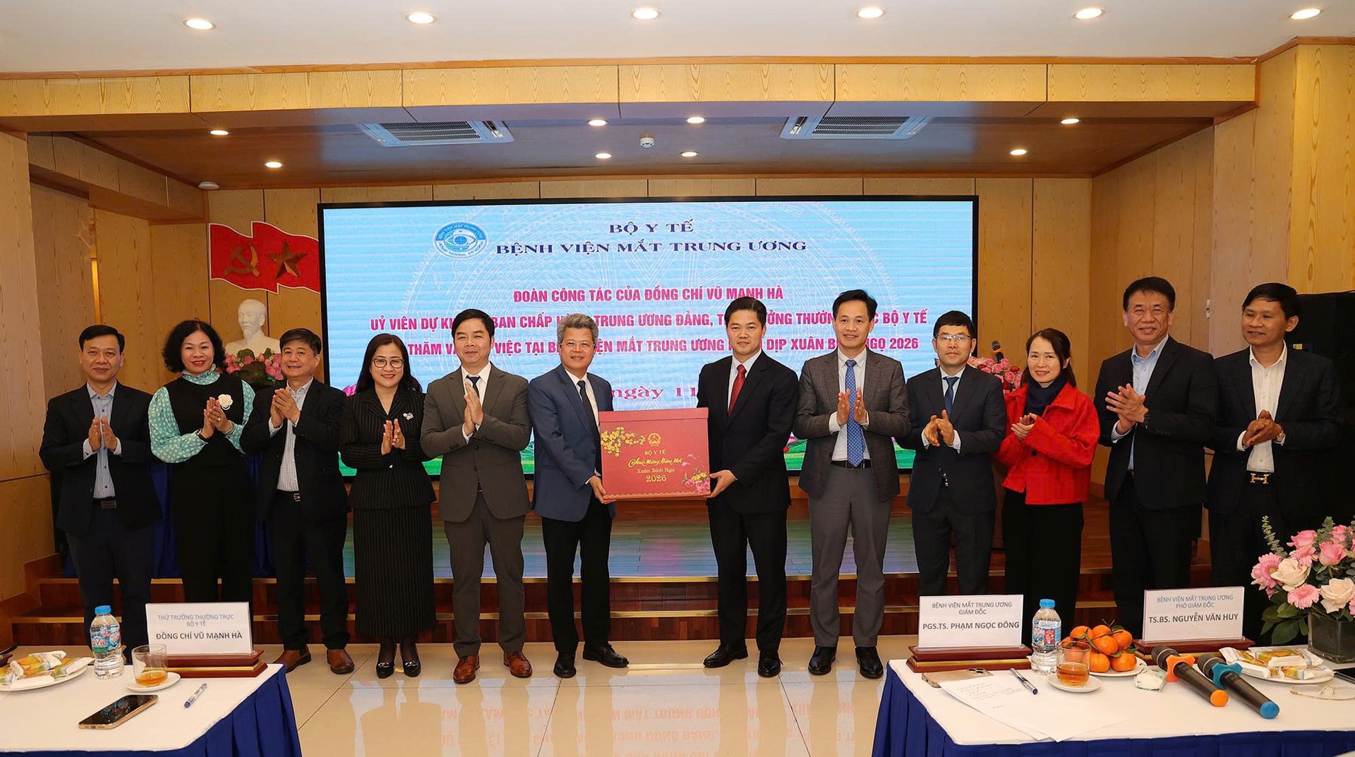 Thứ trưởng Thường trực Vũ Mạnh Hà thăm, chúc Tết, kiểm tra công tác khám chữa bệnh tại Bệnh viện Nhi và Mắt TW- Ảnh 11. Thứ trưởng Thường trực Vũ Mạnh Hà thăm, chúc Tết, kiểm tra công tác khám chữa bệnh tại Bệnh viện Nhi và Mắt TW- Ảnh 11.