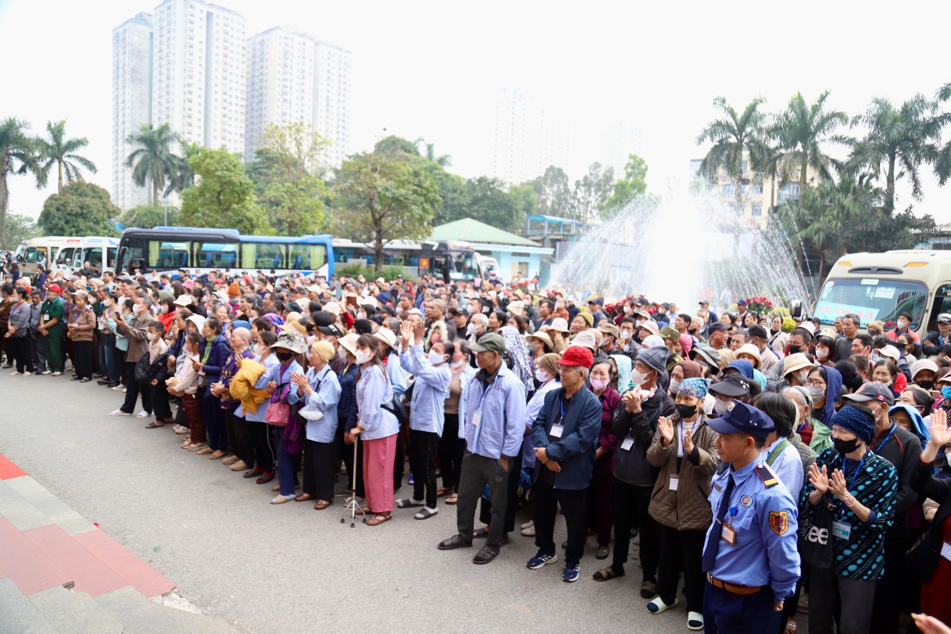 Chuyến xe yêu thương - món quà đặc biệt tặng người bệnh ung thư về quê đón Tết- Ảnh 6.