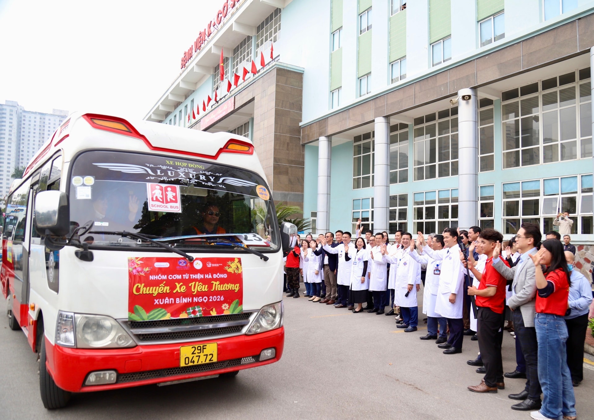 Chuyến xe yêu thương - món quà đặc biệt tặng người bệnh ung thư về quê đón Tết- Ảnh 8.