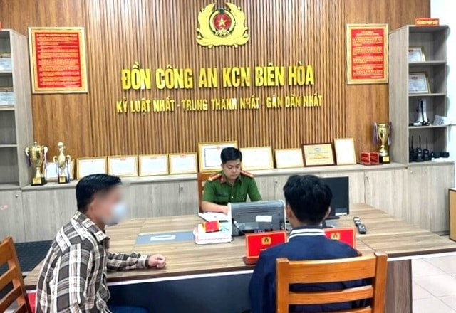 Bắt đối tượng truy nã khi đang làm việc tại khu công nghiệp- Ảnh 1.