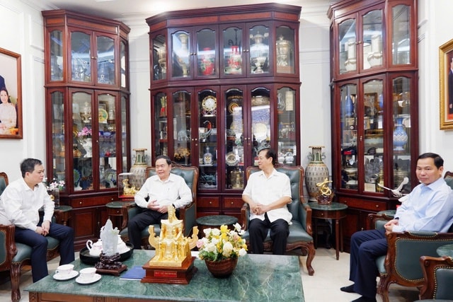 Chủ tịch Quốc hội thăm, chúc Tết các đồng chí nguyên lãnh đạo Đảng, Nhà nước- Ảnh 3. Chủ tịch Quốc hội thăm, chúc Tết các đồng chí nguyên lãnh đạo Đảng, Nhà nước- Ảnh 3.