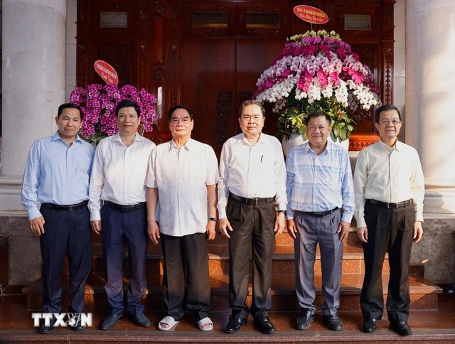 Chủ tịch Quốc hội thăm, chúc Tết các đồng chí nguyên lãnh đạo Đảng, Nhà nước- Ảnh 4. Chủ tịch Quốc hội thăm, chúc Tết các đồng chí nguyên lãnh đạo Đảng, Nhà nước- Ảnh 4.