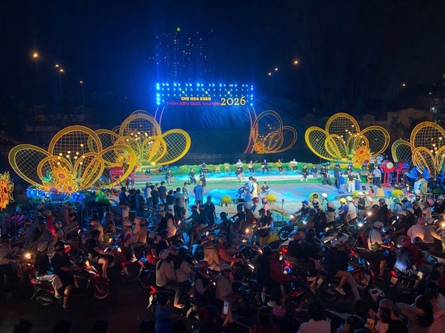 Tấp nập chợ hoa xuân ‘Trên bến dưới thuyền’ tái hiện không gian Tết Nam Bộ- Ảnh 9.