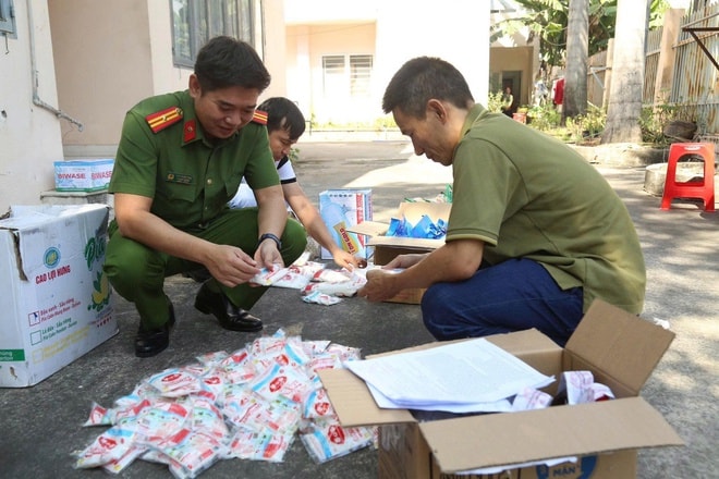TPHCM: Triệt xóa đường dây sản xuất, buôn bán thực phẩm giả các nhãn hiệu nổi tiếng- Ảnh 5.