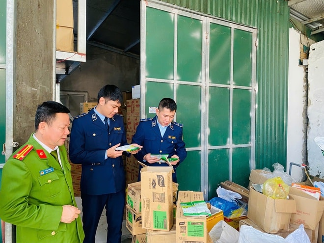 Nhiều vụ sản xuất, buôn bán thực phẩm giả bị phát hiện trước Tết- Ảnh 6.