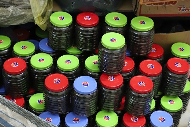 Nhiều vụ sản xuất, buôn bán thực phẩm giả bị phát hiện trước Tết- Ảnh 7.