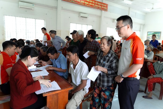 HDBank đẩy mạnh gói vay ưu đãi 12.000 tỷ đồng, đồng hành với người dân Đắk Lắk và Khánh Hoà, Gia Lai phục hồi sau lũ, an tâm đón Tết- Ảnh 2.