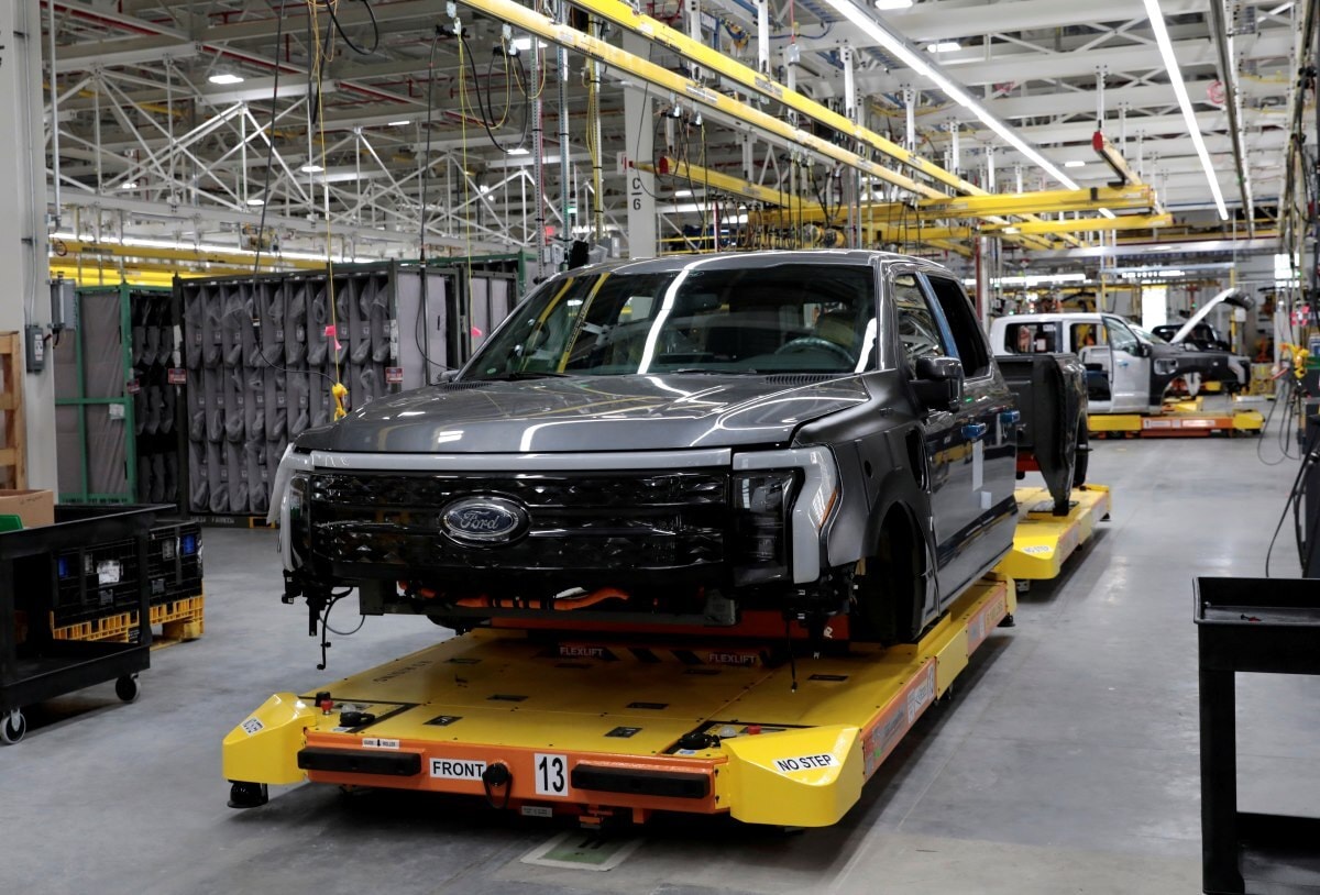 Nhà máy sản xuất mẫu bán tải thuần điện Ford F-150 Lightning. (Ảnh: Reuters)